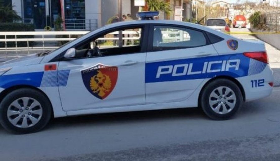 Kreu katër vjedhje në 2 supermarkete, arrestohet 25-vjeçari