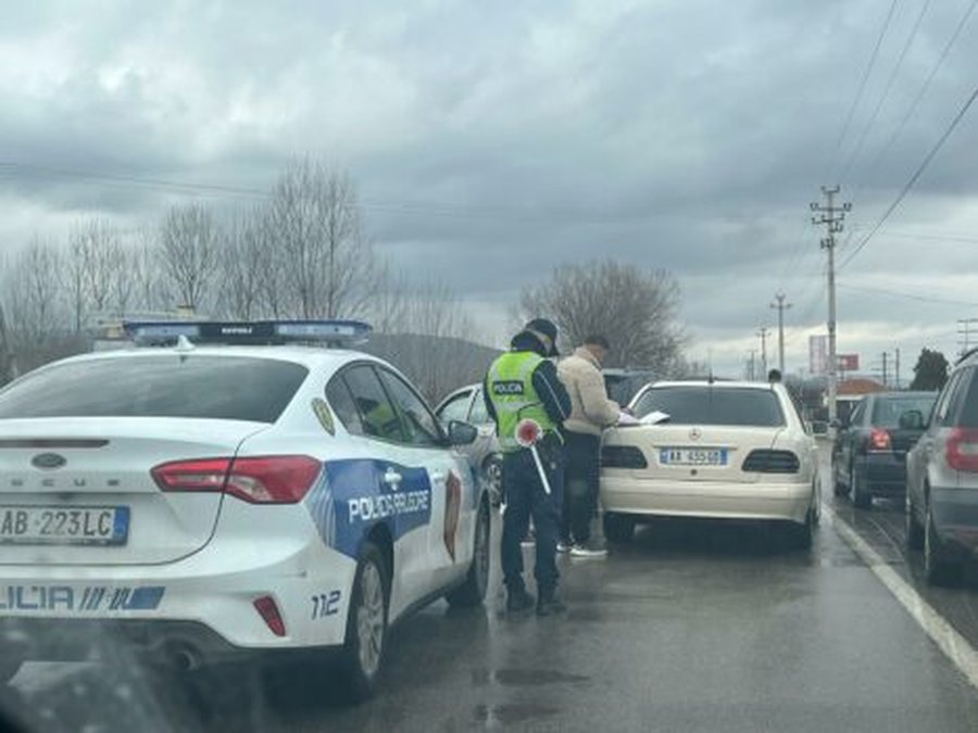 FOTO/ Aksident në Korçë, përplasen tre automjete