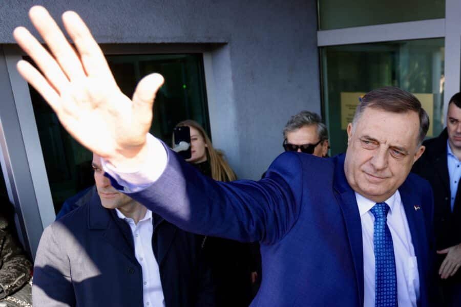 Dënim me burg për Dodik, i ndalohet ushtrimi i detyrës politike