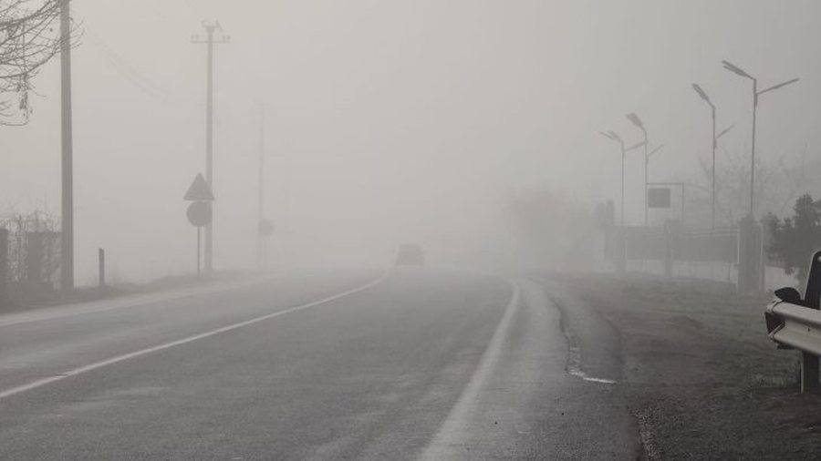 FOTO/ Aksi Korçë-Pogradec "pushtohet" nga mjegulla,