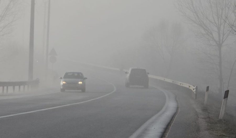 FOTO/ Aksi Korçë-Pogradec "pushtohet" nga mjegulla,