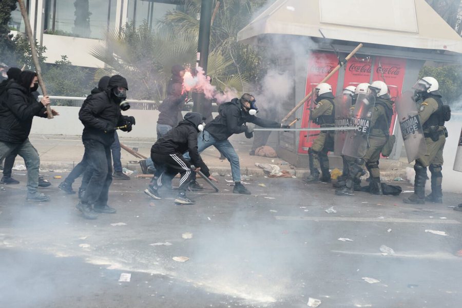 Përshkallëzohet protesta në Greqi/ Molotov, zjarre dhe gaz