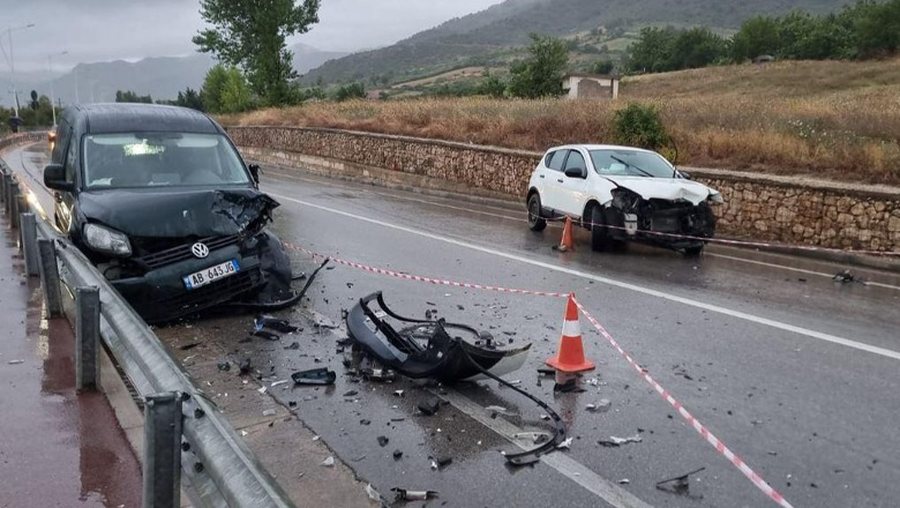 Aksident TRAGJIK në Shkodër/ Makina i preu rrugën, humb