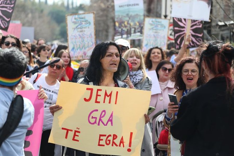 FOTO E DITËS/ “Jemi gra të egra", protesta e 8 marsit sot