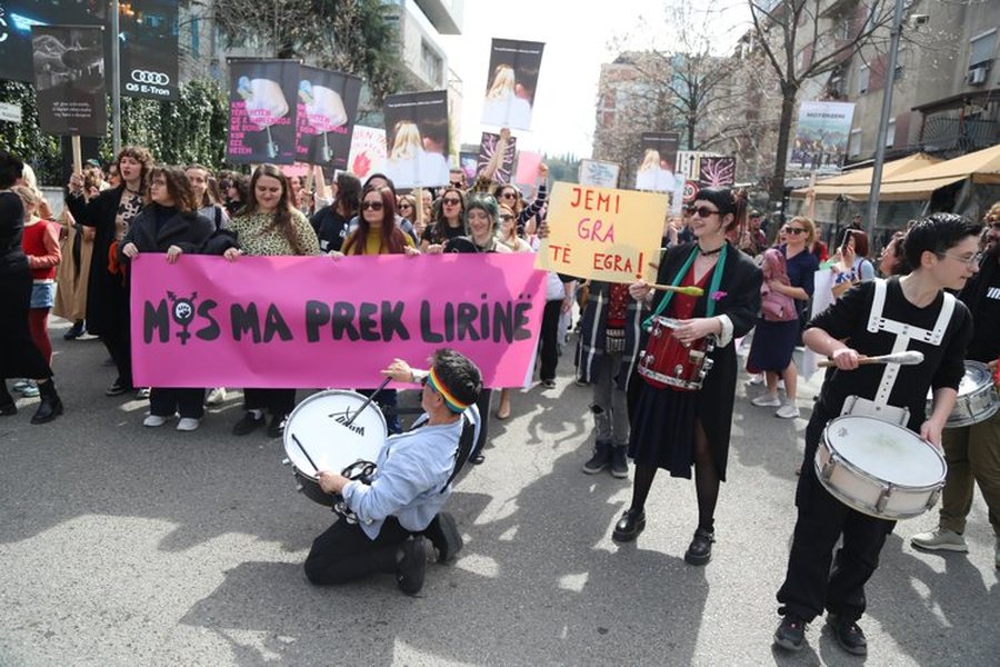 FOTO E DITËS/ “Jemi gra të egra", protesta e 8 marsit sot