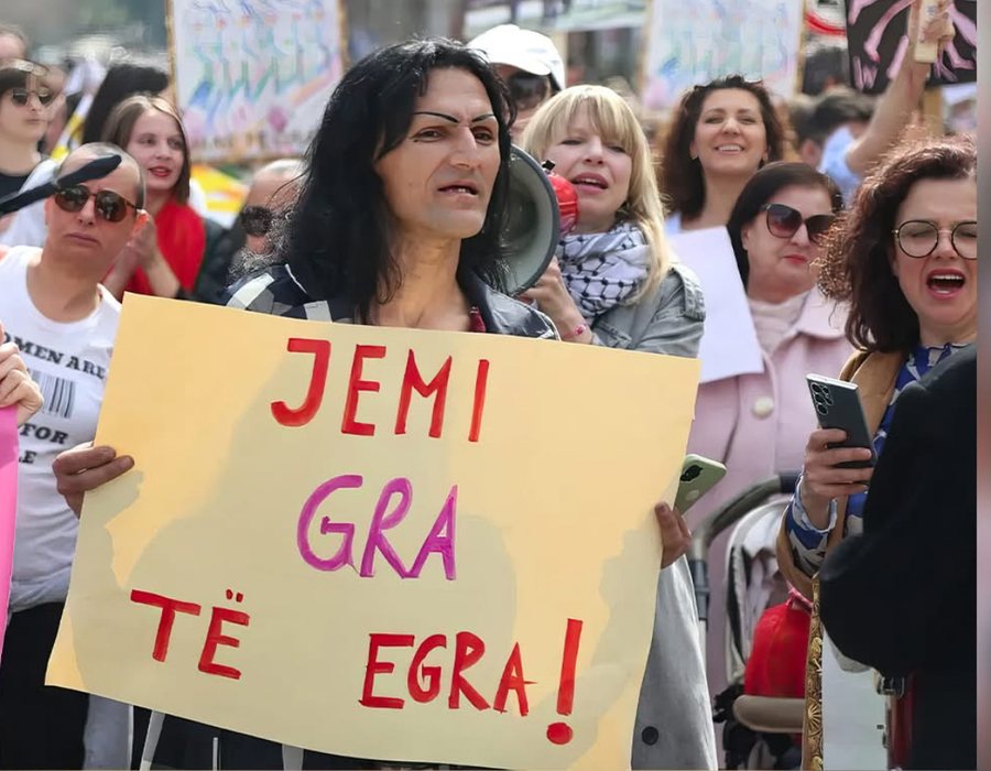 FOTO E DITËS/ “Jemi gra të egra", protesta e 8 marsit sot