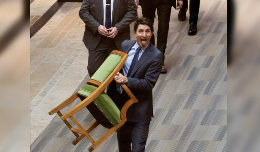 FOTO EPIKE/ La detyrën, por jo karrigen! Dalja komike e Justin Trudeau nga