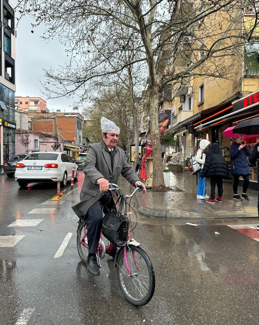 FOTO E DITËS:  As shiu nuk e ndal dot Selami Jenisherin, aleatin e