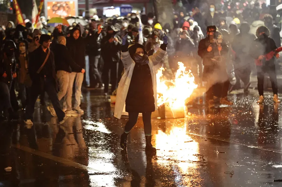 Pse mijëra njerëz po protestojnë në Turqi dhe