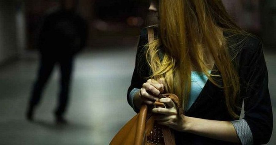 EMRI/ Përndiqte dhe ngacmonte seksualisht nxënëset e mitura,