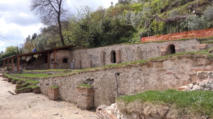 FOTO E DITËS: Restaurohet banja antike në Elbasan