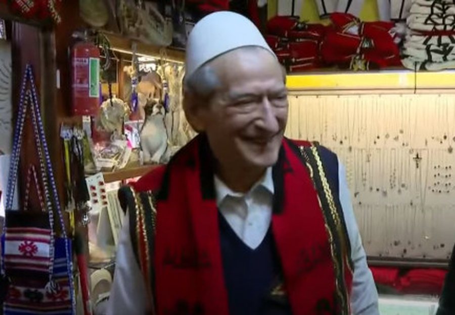 FOTO E DITËS: Si asnjëherë më parë, Berisha shfaqet me