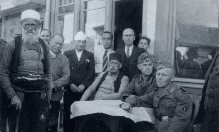 FOTO HISTORIKE/ Ushtarët gjermanë së bashku me shqiptarët