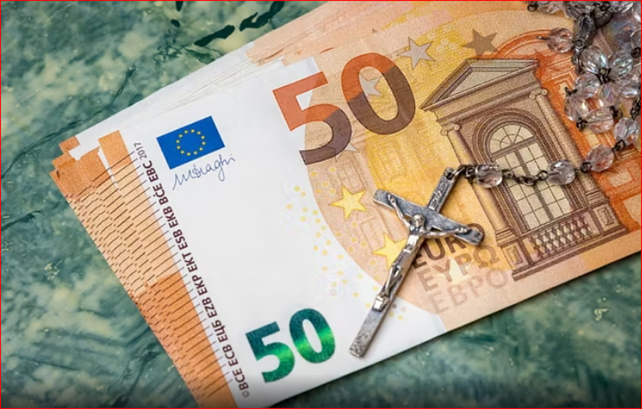 Sa fitojnë Papa dhe kardinalët? Pagat e drejtuesve të