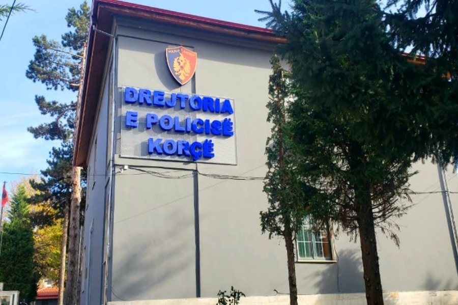 Kanosi bashkëshorten me thikë, arrestohet 64-vjeçari në