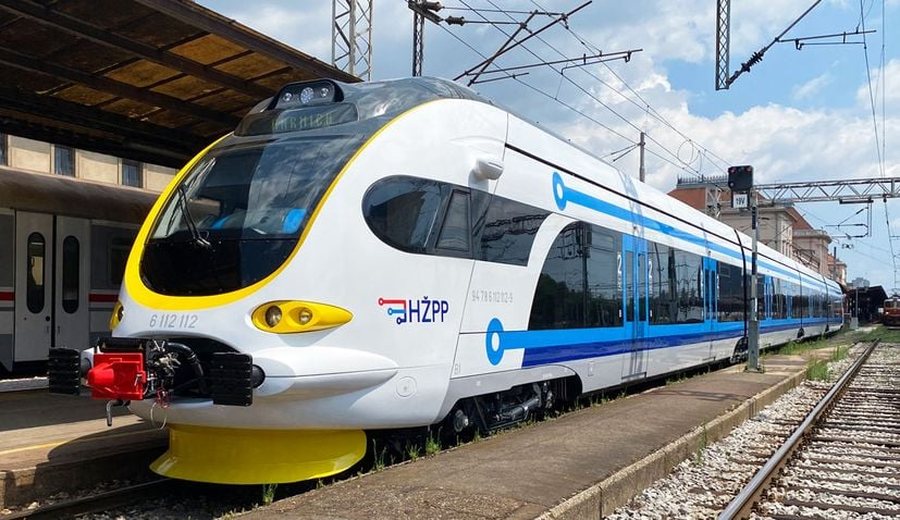 Me TREN elektrik për 22 minuta nga Tirana për në Durrës. Ja