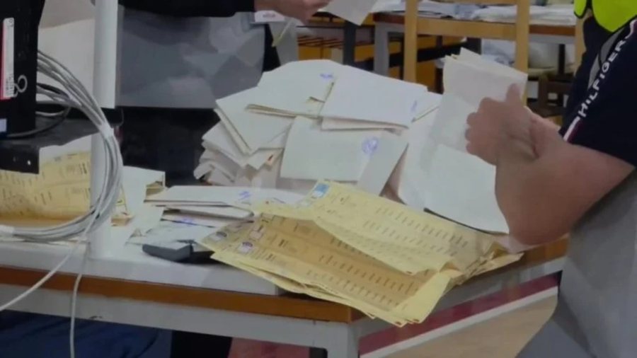 Numërohen VOTAT e Diasporës, ja si u ndanë PS dhe PD më 11