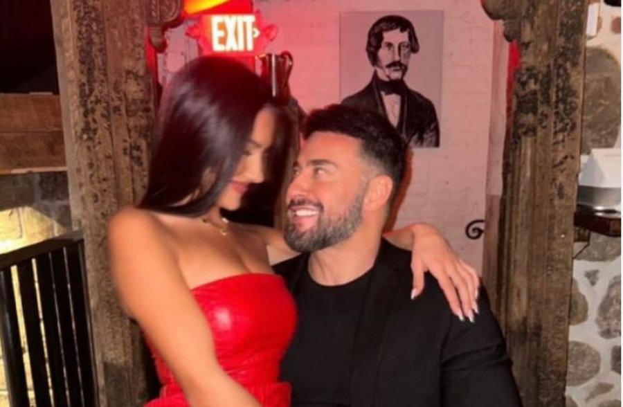 Robert Berisha i jep fund romancës me të dashurën 23 vite më