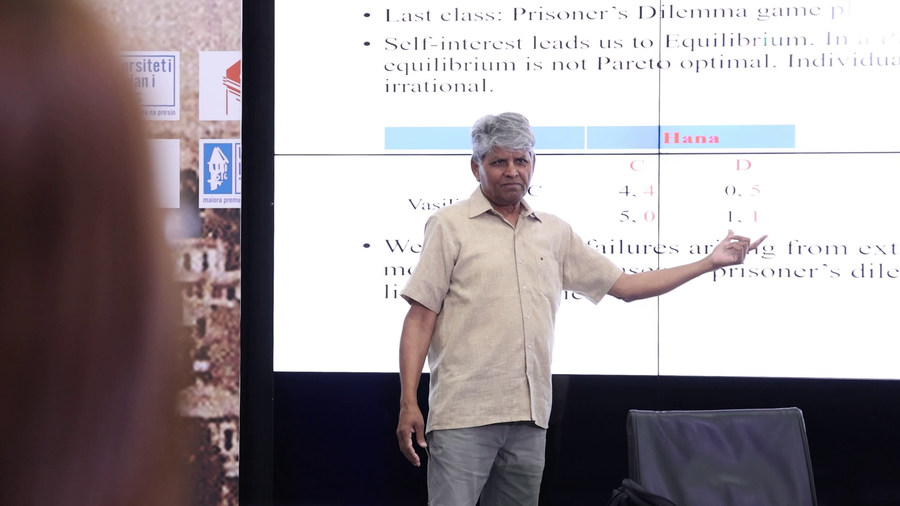 Nga SHBA-ja dhe India në Tiranë/ Profesori i ekonomisë, Krishna K