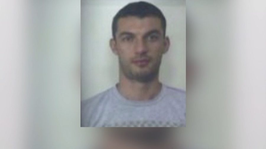Erion Alibej rrëfen para GJKKO/ Episode nga jeta në arrati,
