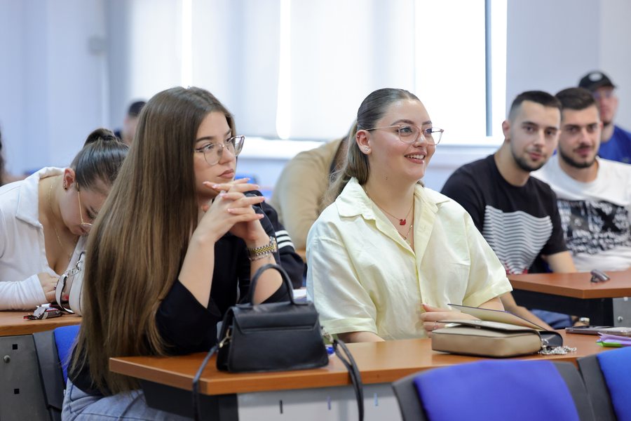 Si ndikon paraja te intimiteti? Pedagogia e Universitetit të Ohajos në