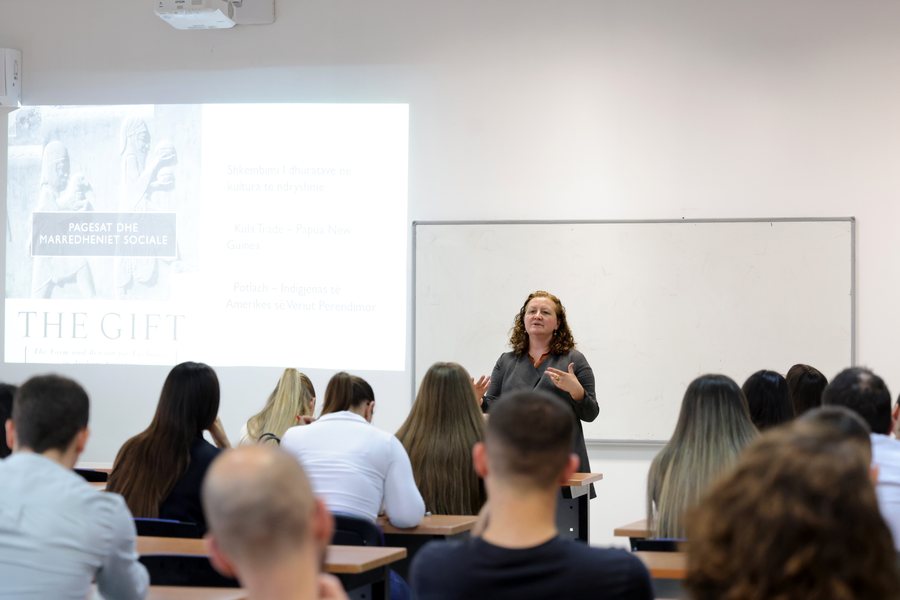 Si ndikon paraja te intimiteti? Pedagogia e Universitetit të Ohajos në