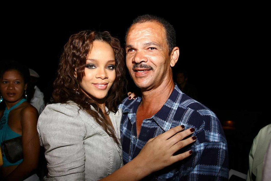 Rihanna humb të atin