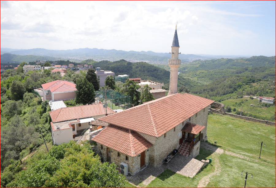 Ja ku ndodhet xhamia e lashtë në Shqipëri që strehon Kuranin