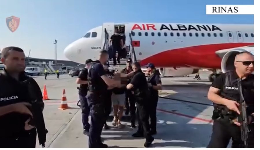 PAMJET kur mbërrin nga Dubai në Shqipëri vëllai i Nuredin