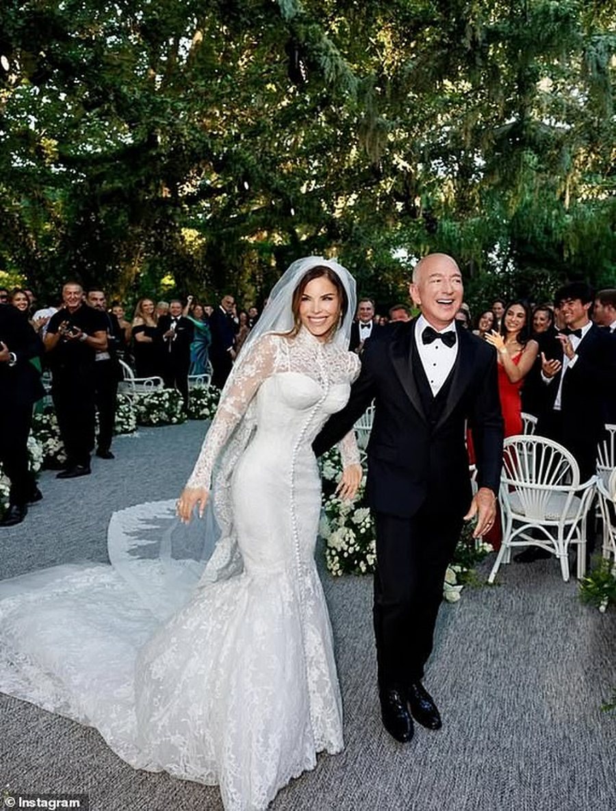 Brenda DASMËS SË VITIT të Jeff Bezos dhe Lauren Sanchez, në