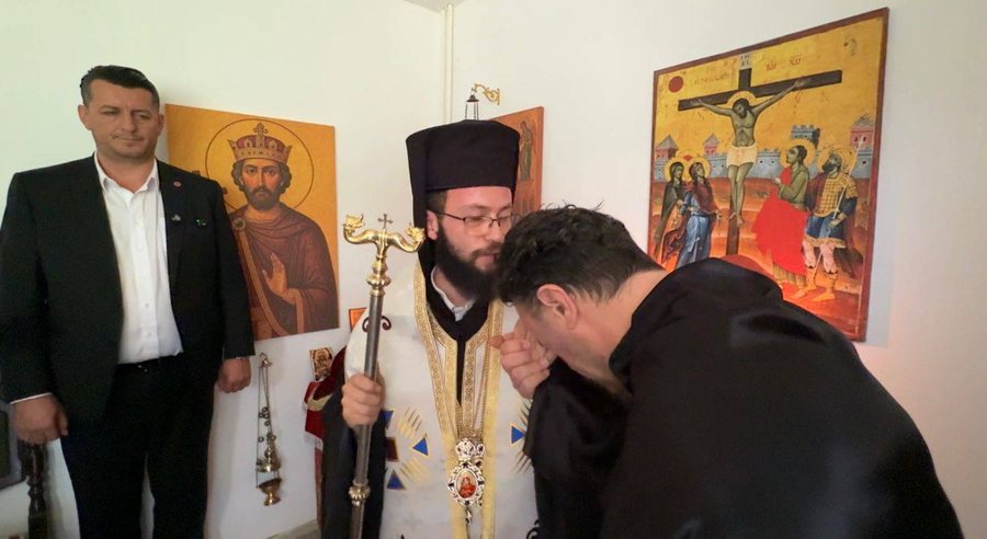 Me bekimin e Nikolla Xhufkës, aktori Laert Vasili dekorohet me titullin