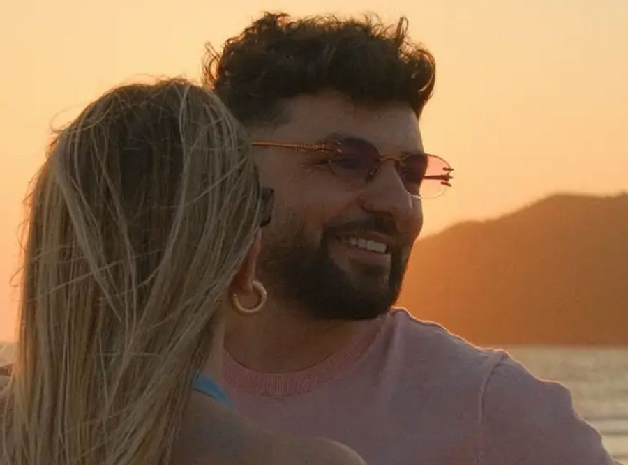 Olsi Bylyku prek me dedikimin për partneren në ditëlindjen e saj: