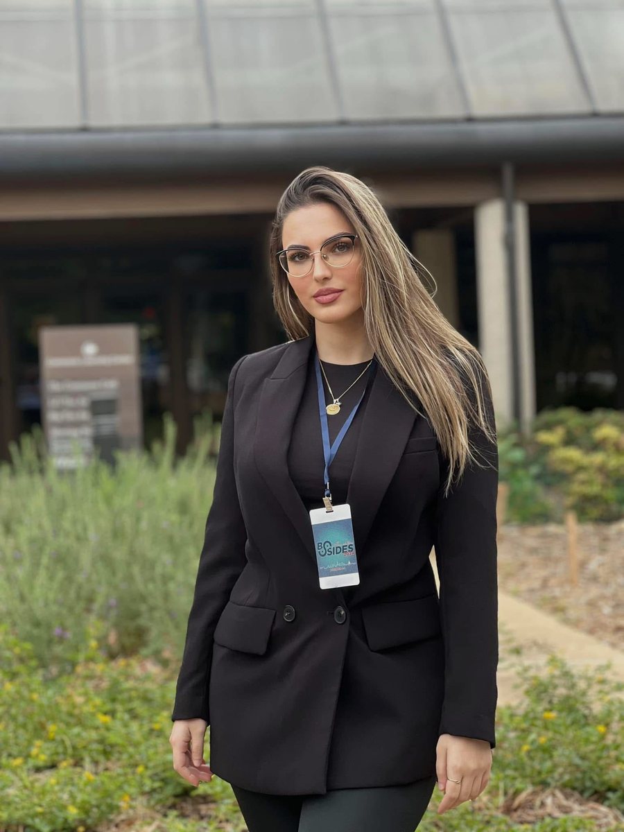 HISTORI SUKSESI/ Dy gra shqiptare fituese të çmimit `Cybersecurity