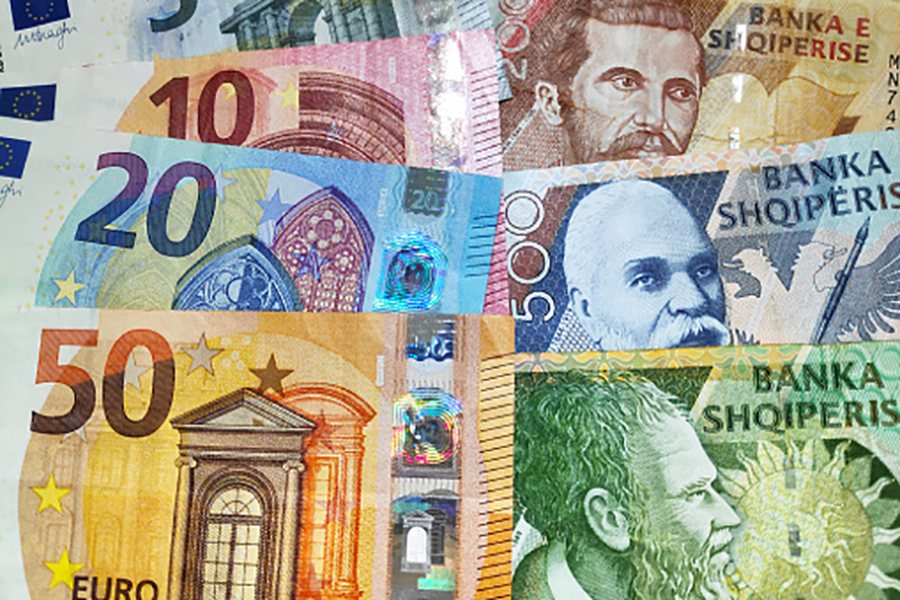 A ja vlen të kurseni në Euro, Franga apo Lekë? Analiza e 10
