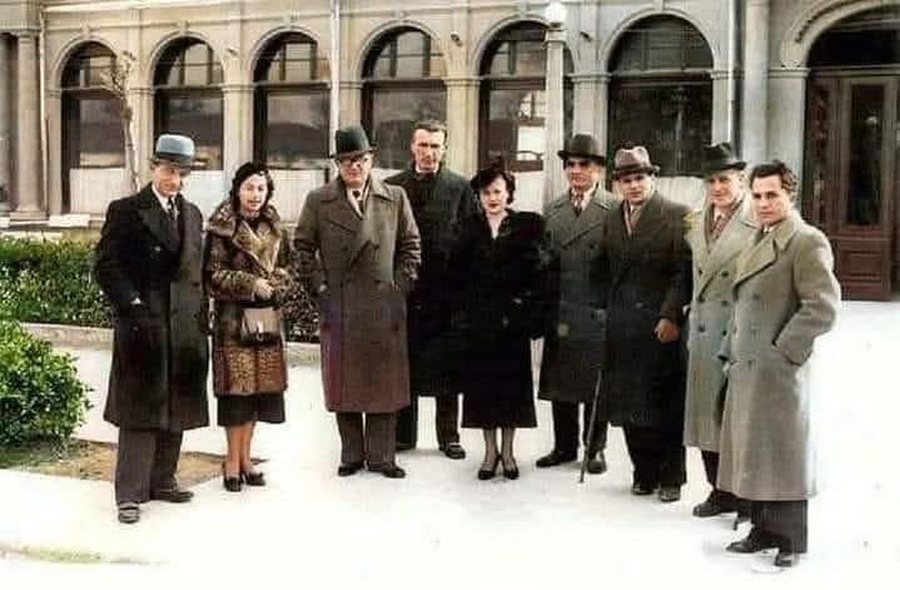 FOTO HISTORIKE: Viti 1938, kur elita e vendit bashkohej përpara Kafes