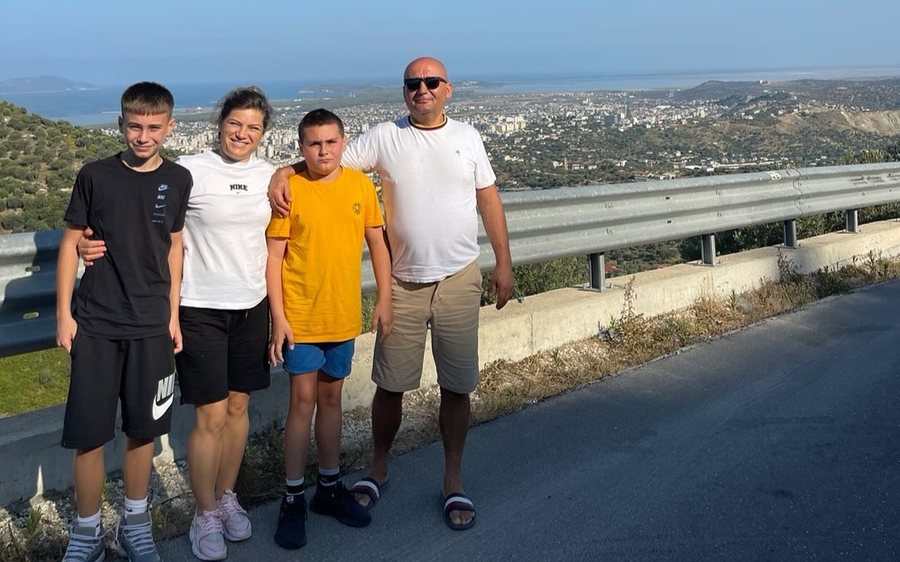 PREKËSE/ Babai i MARTIN Canit ndan foto ku në mes të familjes