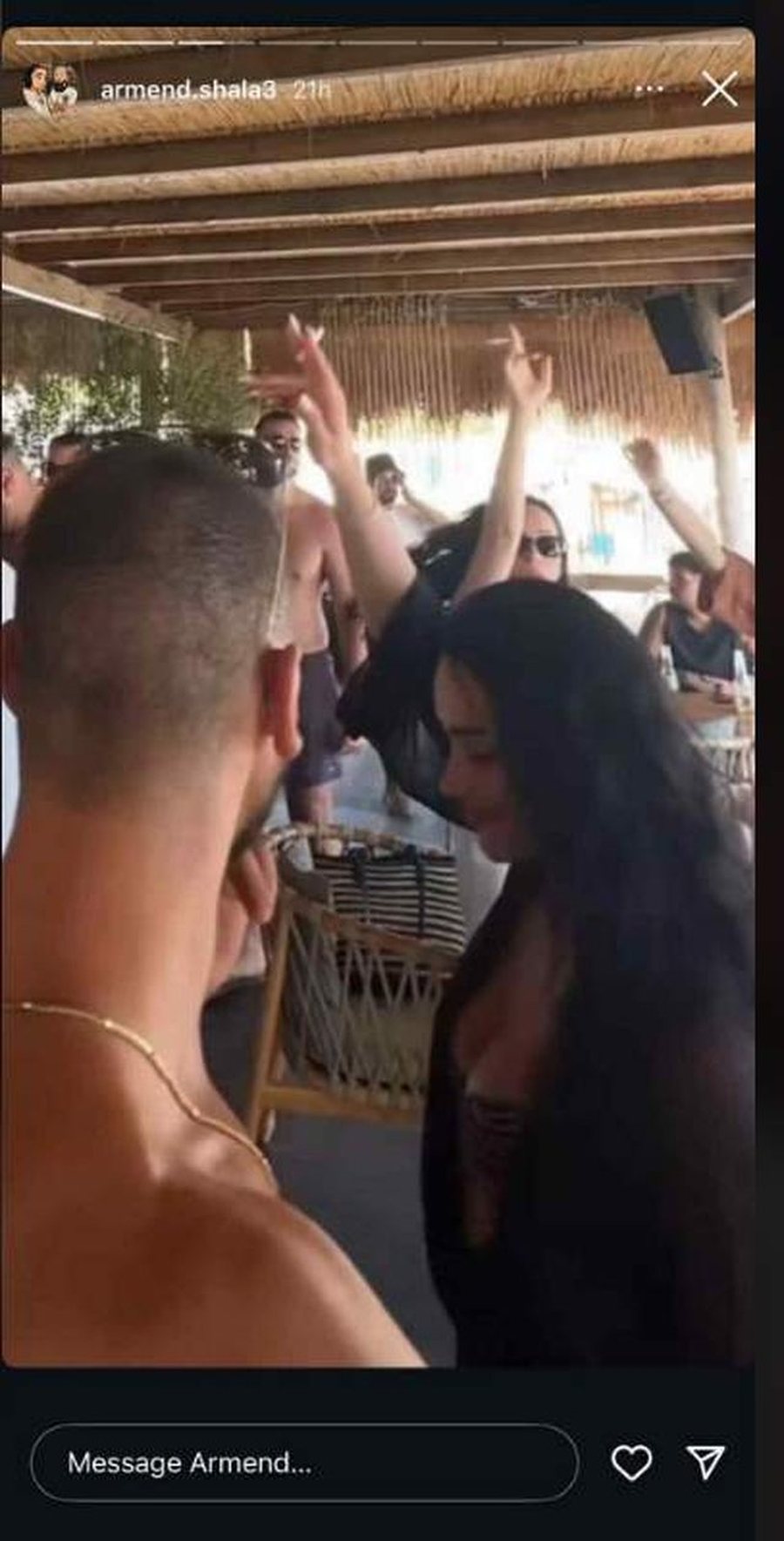 FOTOT nga pushimet në jug, romancë e re për Egli Takon?