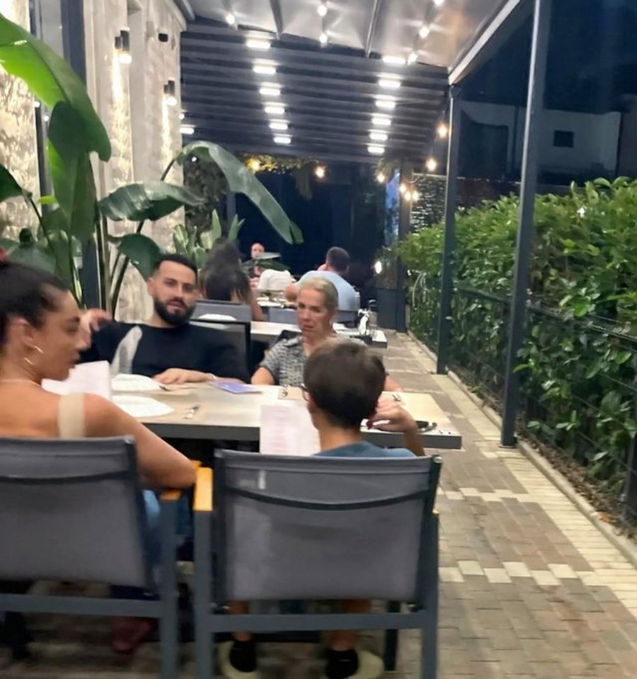 FOTO : Adrola Dushi dhe Capital shijojnë pushimet së bashku, momenti i