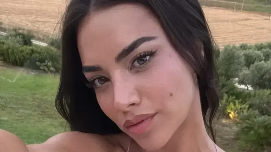 UPS! Sara Hoxha dhe Erik Fullani po shijojnë pushimet në bregdetin e