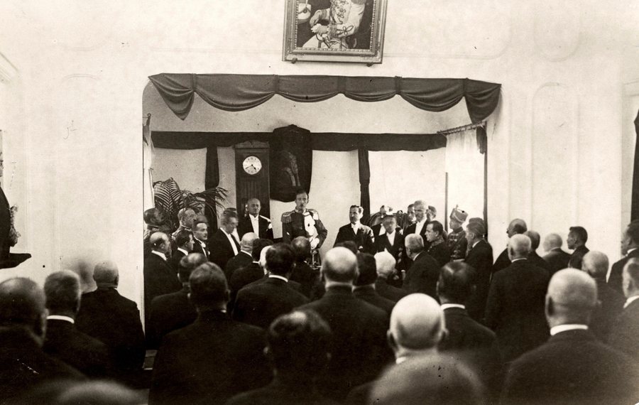 Si sot 97 vjet më parë Ahmet Zogu u shpall “Mbret i shqiptarëve” Si sot 97 vjet më parë Ahmet Zogu u shpall “Mbret i shqiptarëve”