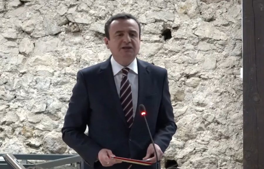 Kurti kritikon opozitën: Pse refuzojnë Albulena Haxhiun, kur kanë