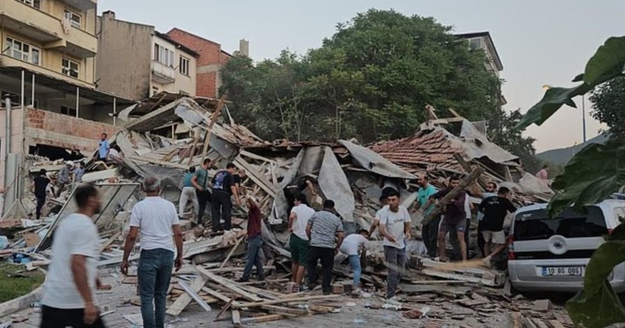 TËRMETI i fuqishëm në Turqi, shemben disa ndërtesa,
