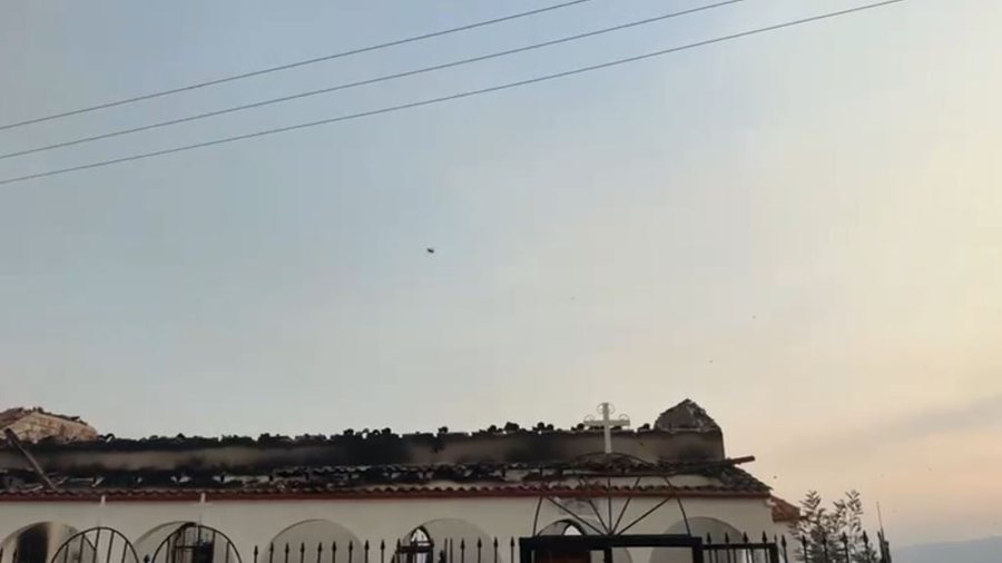 Zjarri në Delvinë, digjen edhe kosheret, bletët