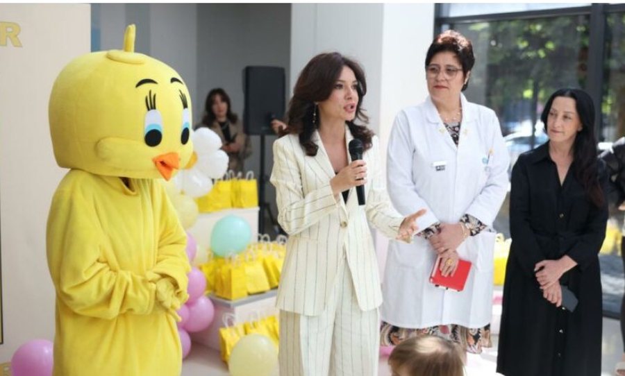 Elisa Spiropali viziton Shërbimin e Pediatrisë në Tiranë