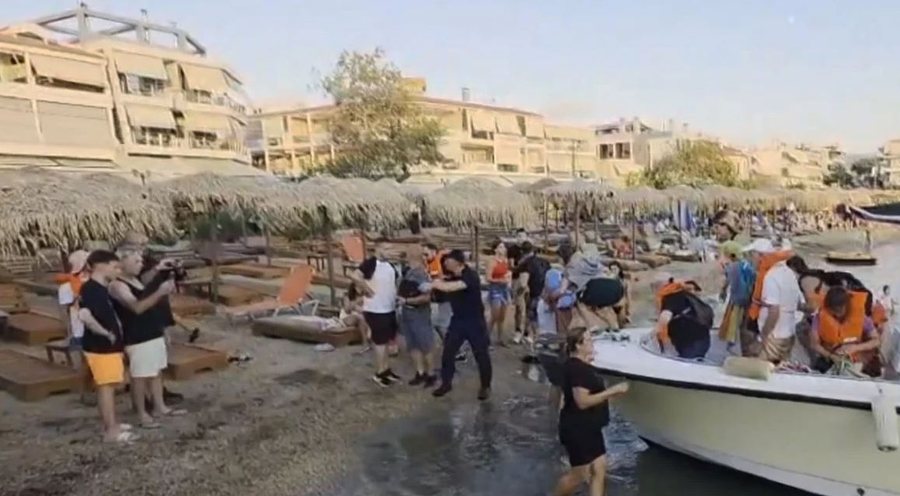 Greqi/ Trageti mbytet dhjetë minuta pas nisjes në bregun e Glaros,