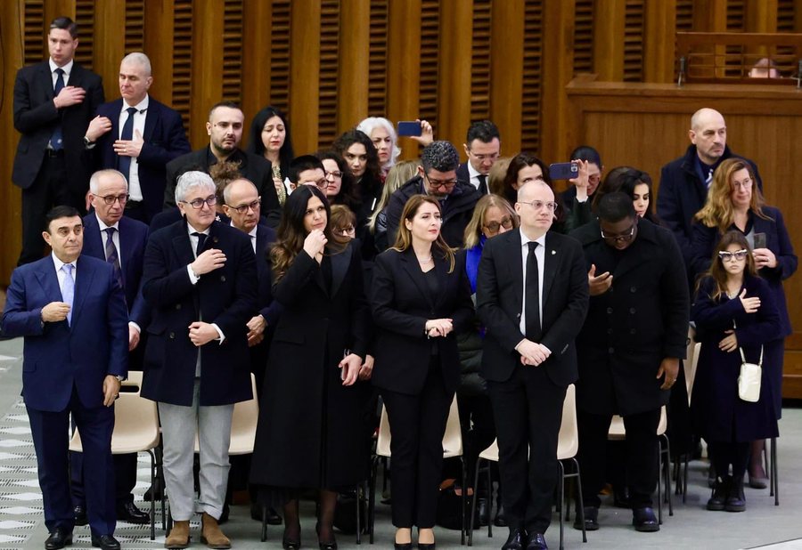 Papa Françesku takon studentë dhe akademikë shqiptarë