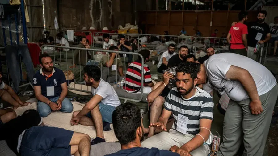 Greqia forcon ligjet kundër emigracionit të paligjshëm/ Ndalohet