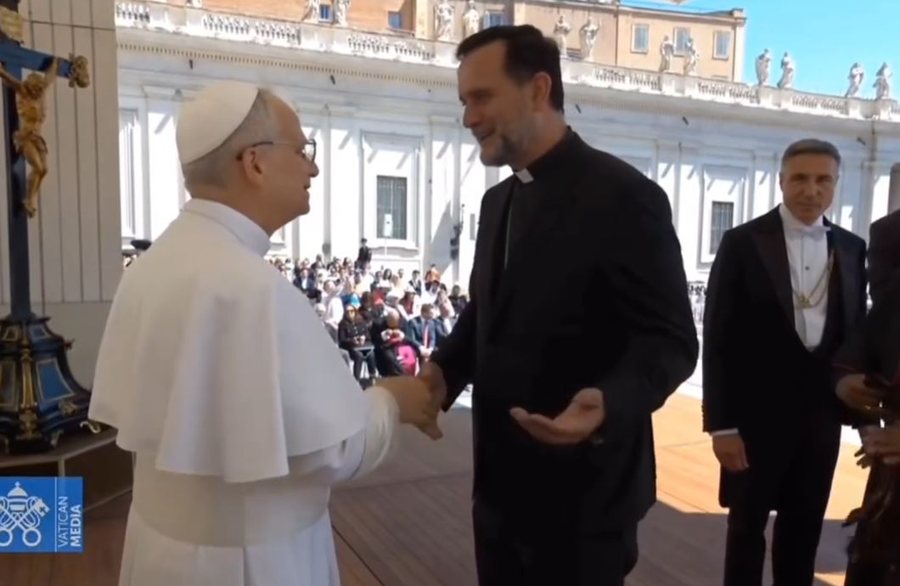 Gjergj Meta përshëndet Papa Leonin XIV dhe e fton në