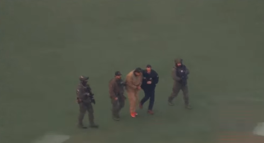 FOTOLAJM/ Me pranga në duar dhe nën masa të rrepta sigurie,