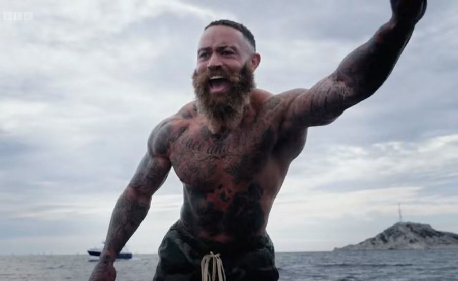 THE GUARDIAN: Prezantuesi i BBC i quan gratë “k*rva”,
